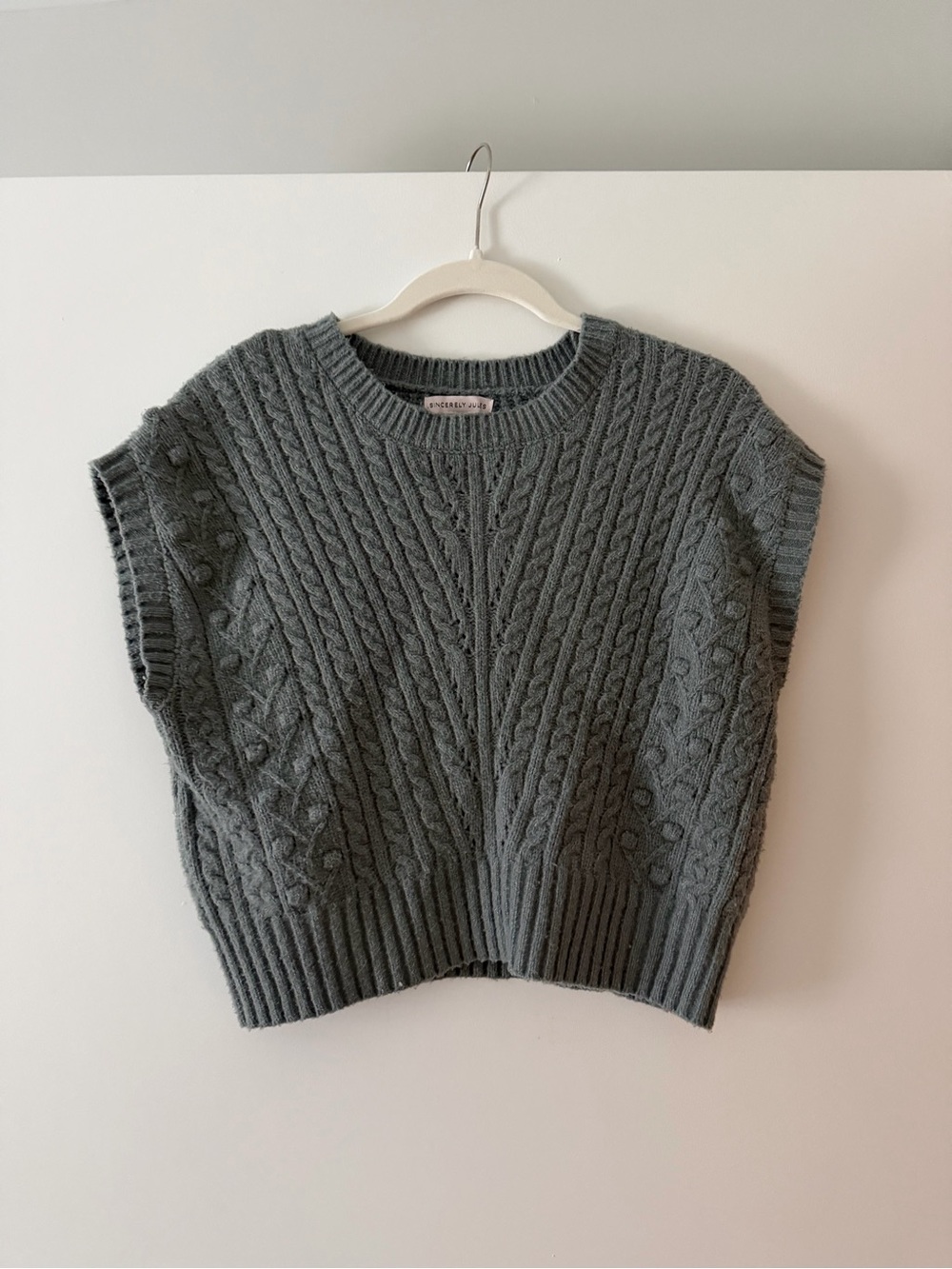 Cable-Knit Sleeveless Sweater Vest